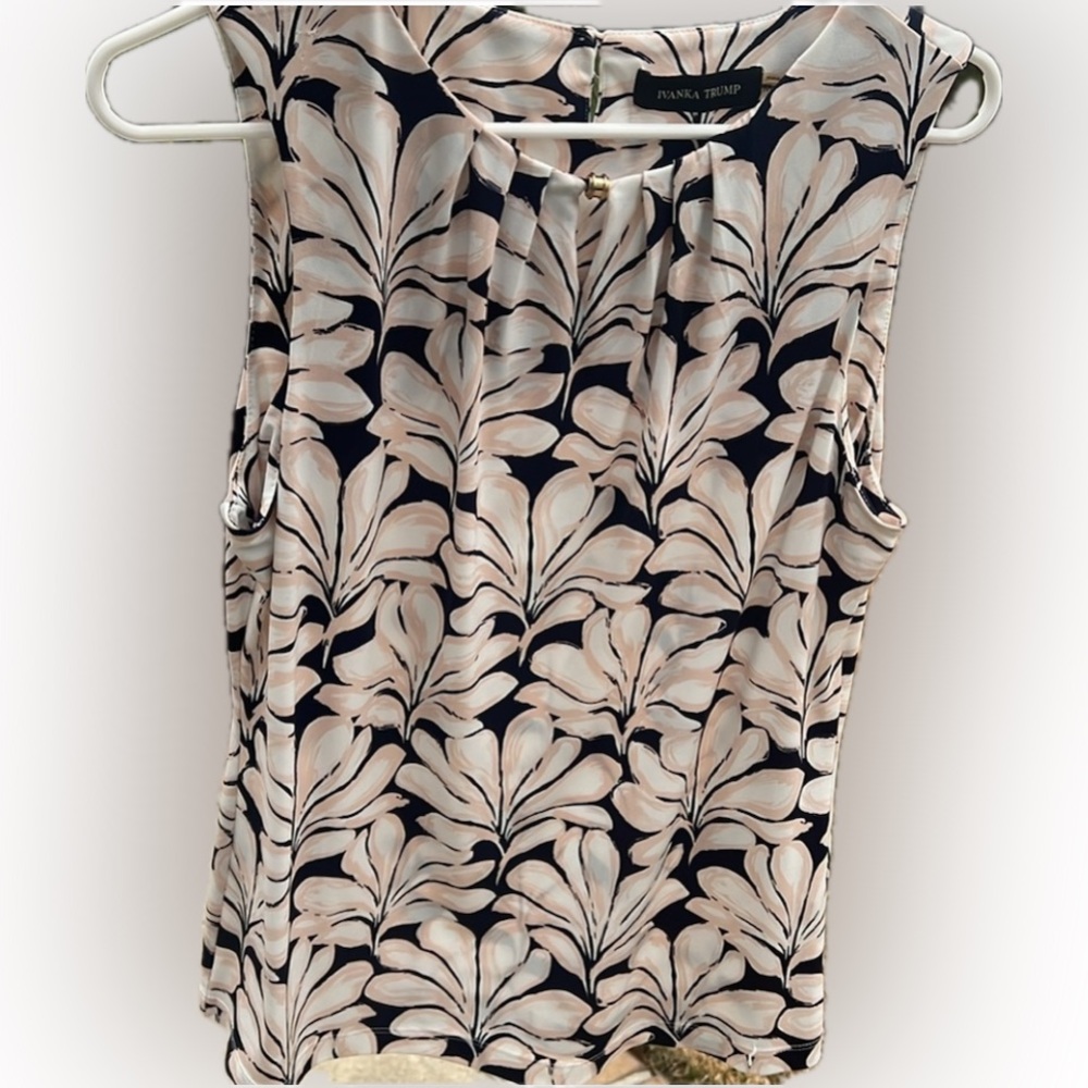 Ivanka trump medium M sleeveless tank top blouse floral shirt